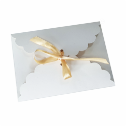 Pudełko na ciasto dla gości ze wstążką 19x14cm